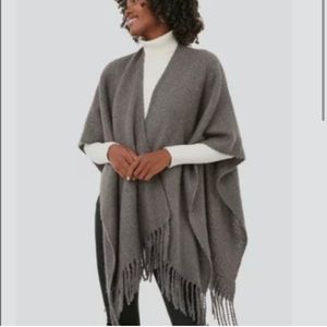 Tuckernuck Echo CHARCOAL SOLID BOUCLE RUANA